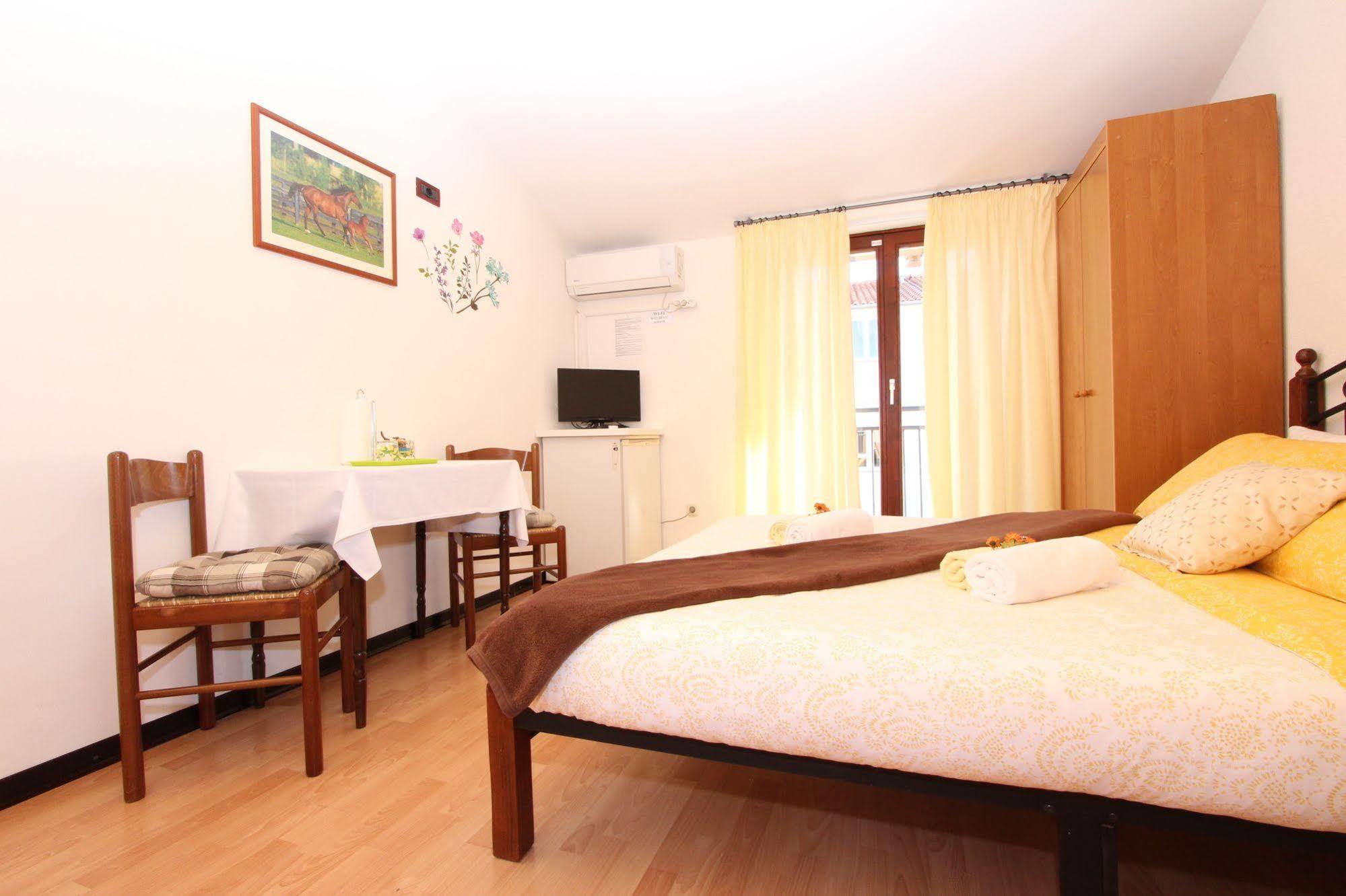 Rooms And Apartment Matosevic Ровин Екстериор снимка